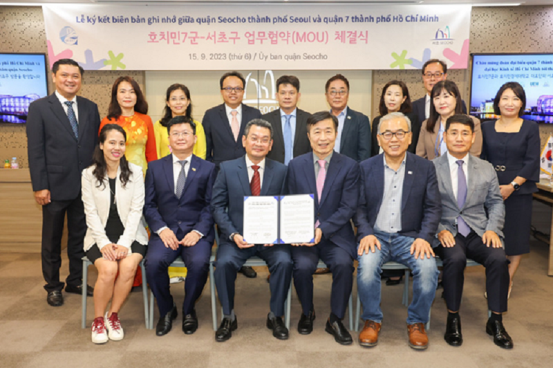 A group of people posing for a photoDescription automatically generated