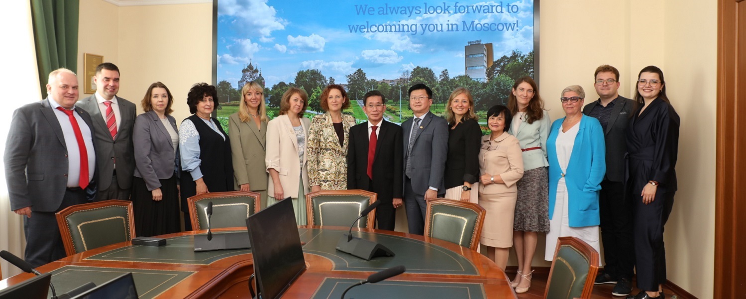 Signing Ceremony of Memorandum of Understanding between University of Economics Ho Chi Minh City and Financial University under the Government of the Russian Federation