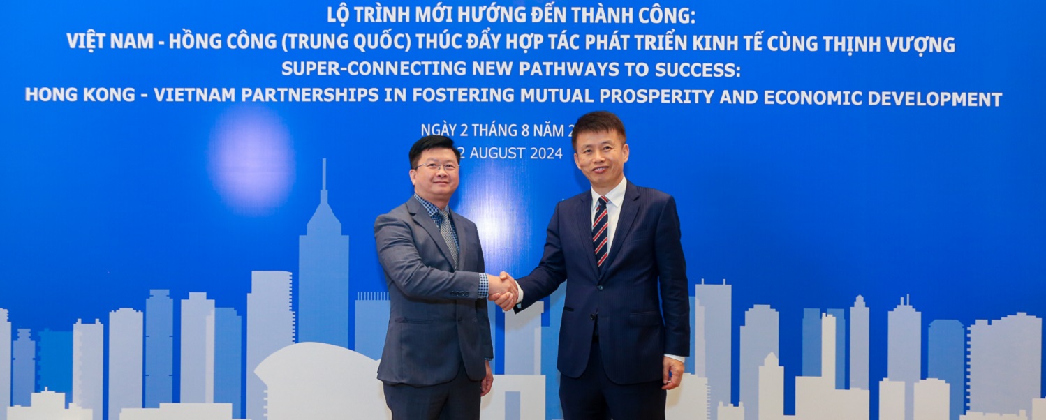 University of Economics Ho Chi Minh City signing a Memorandum of Understanding with The University of Hong Kong