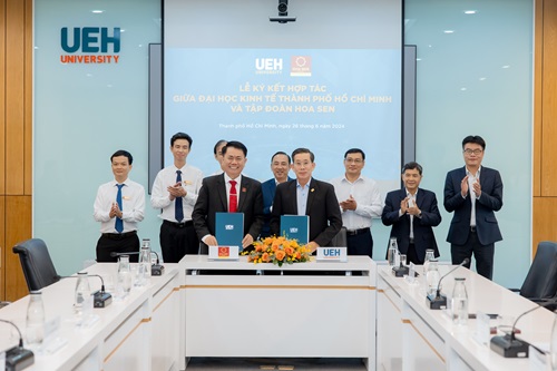 Signing Ceremony of Cooperation between UEH and Hoa Sen Group for the period 2024 - 2027