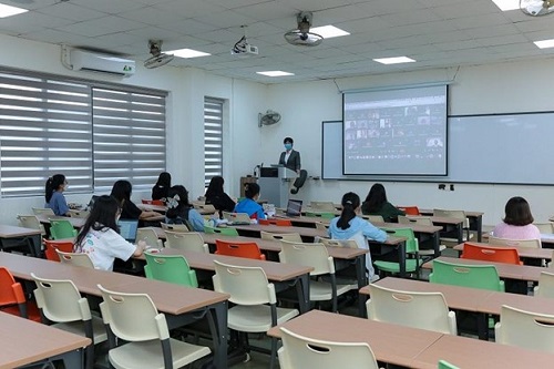 Blended Learning and Hybrid working approaches at University of Economics Ho Chi Minh City

