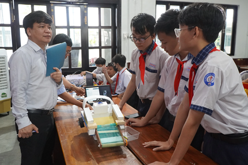 UEH Inaugurating the Mekong Delta Center for Innovation and Entrepreneurship (MCIE) and organizing the contests "THE STEM UEH MEKONG 2024" and "DRONE CHAMPION VINH LONG 2024"