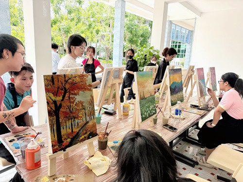 Colorful Explosion with the Workshop "Relaxing with Thematic Acrylic Painting" at UEH - Vinh Long Campus